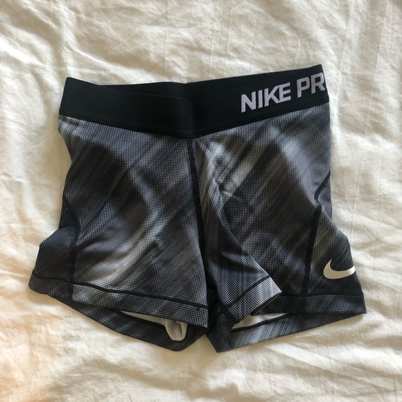 Nike Pro Spandex Shorts - Picture 2 of 3